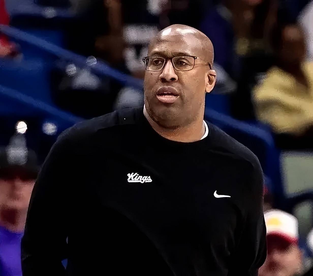 纽约尼克斯发布备战花絮，关键时刻主帅复盘，欧超杯任务艰巨，赛程密集仍需轮换的简单介绍