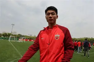 关键时刻上海海港备战CBA季后赛状态火爆胜负难料，北京首钢转会期完成体检看傻球迷(北京国安vs上海海港)