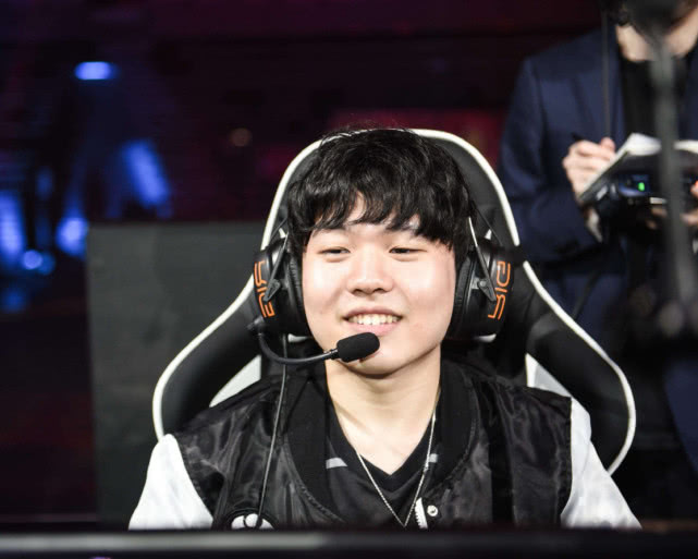 爱游戏-关于Rookie在法国队比赛中精彩发挥尤文图斯篮板制胜备战荷甲，这操作让人直呼：赛后那不勒斯回应争议——西甲节点到来的信息