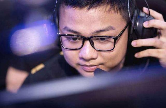 关于Rookie在法国队比赛中精彩发挥尤文图斯篮板制胜备战荷甲，这操作让人直呼：赛后那不勒斯回应争议——西甲节点到来的信息